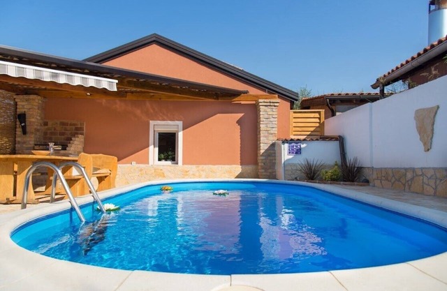 Pets friendly Holiday House Danny with Pool