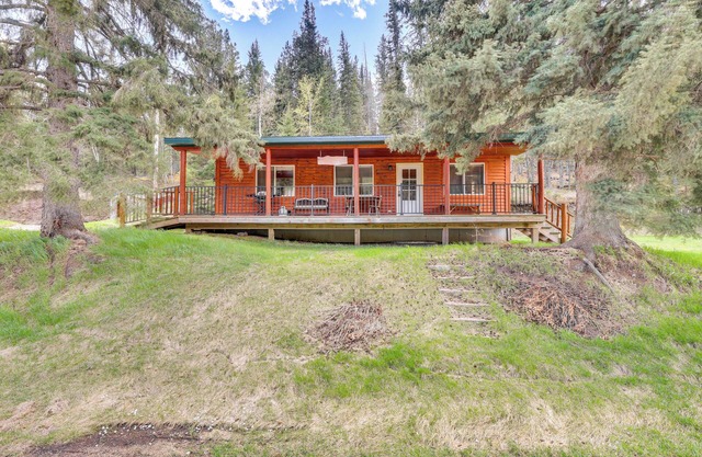 Pets Welcome: Cozy Cabin w/Deck in Deadwood!