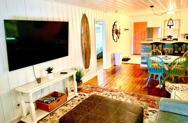 Pets ❤️ Welcome Renovated Modern Rustic Beach Cottage Dwnstrs with 🌊 Ocean View