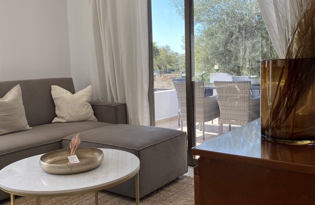 Phaedrus Living City Flat Androcleous