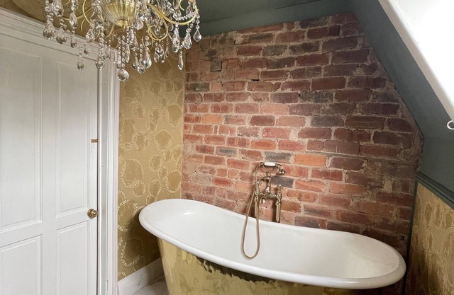 Pheasant's Hollow, traditional English 2 bed appt central Harrogate FREE PARKING