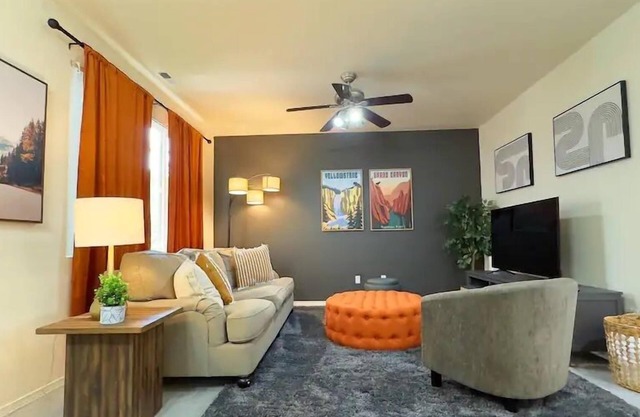 Pickleball Paradise! Lacey Home