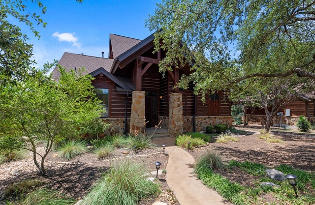 Pickleball & Resort Style Pool - Lake Travis Hill Country Luxury Cabin @ Hollows