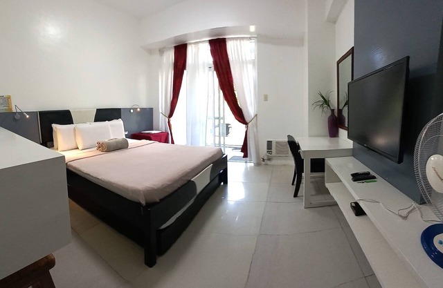 Pico de Loro Cove at Hamilo Coast, Beach & Country Club, beachfront condo/g