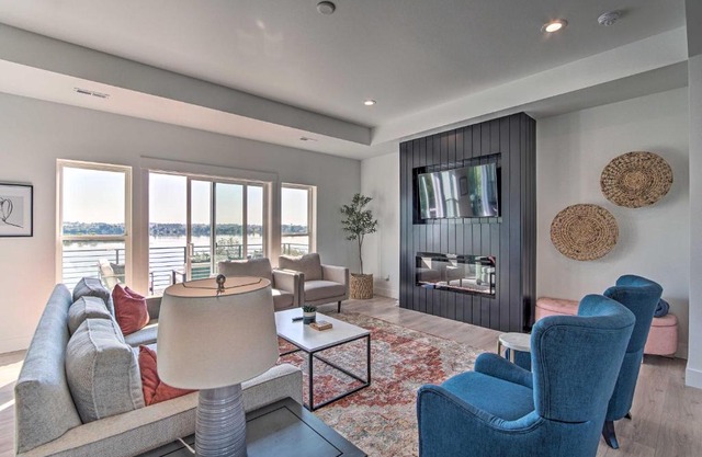 Picturesque Moses Lake House with Boating Dock