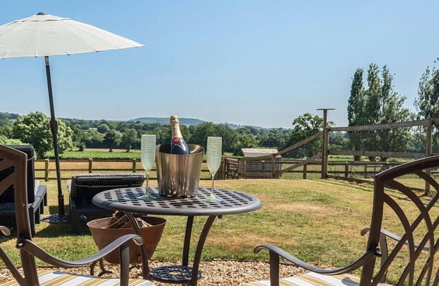 PIGLET CORNER, pet friendly, with a garden in Culmstock