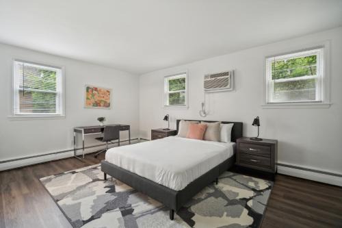 Pine Brook 104 I Pool Gym I Free Parking !