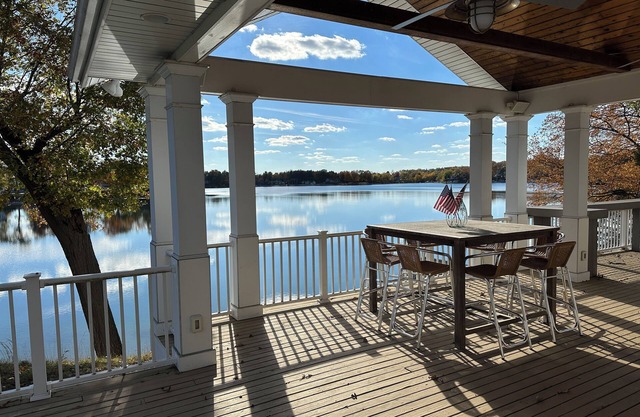 Pine Lake Cottage with Views