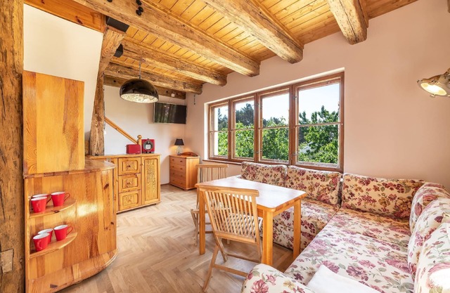 Pine tree flat with terrace overlooking the garden