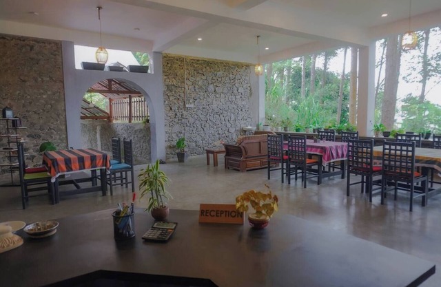 Pineapple Hills Ella