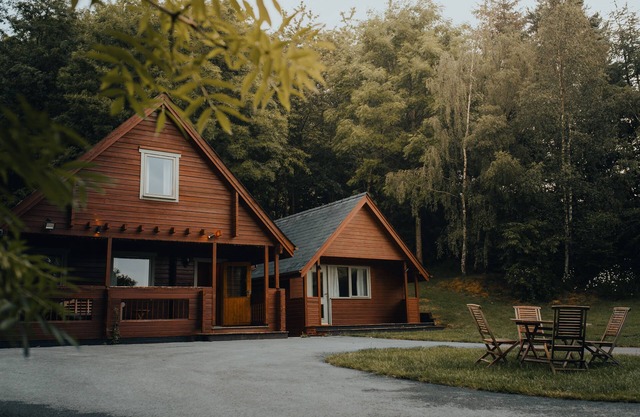 Pines Pitch - Wooden Cabin Sleeping 6 guests, Pet Friendly