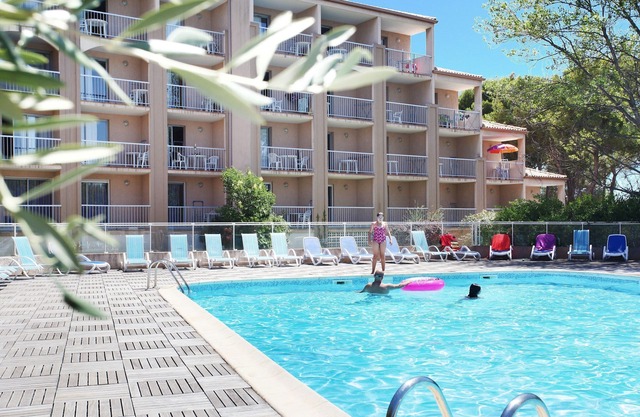 Piscine Extérieure | Proche village & l'étang