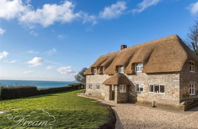 PITT COTTAGE, pet friendly, country holiday cottage in Ringstead