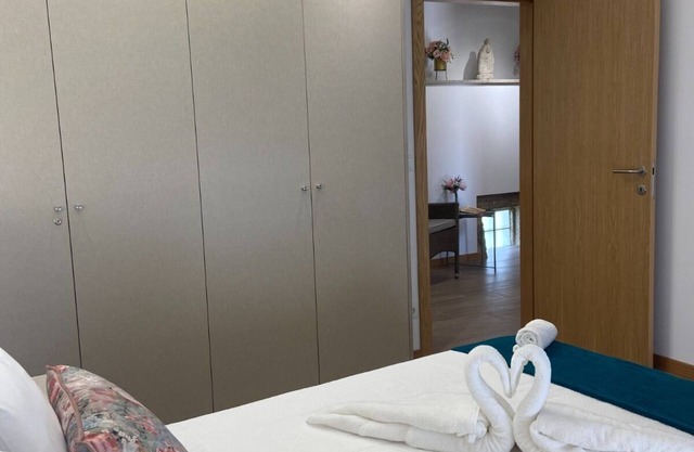 Plátanos & River Views II