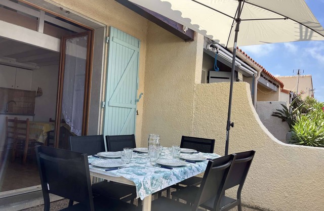 PL010 104 Mezzanine cabin house sleeps 6 PORT LEUCATE NATURISME