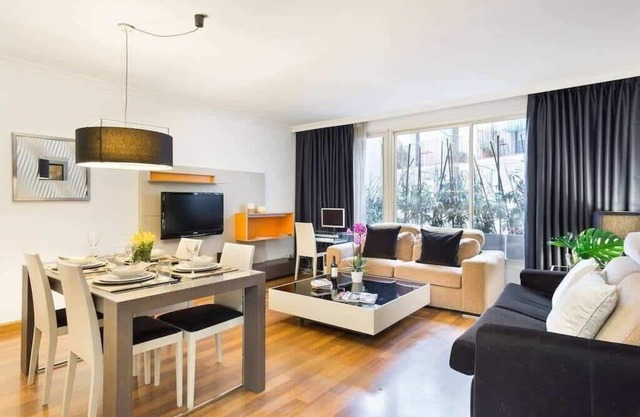Placa Urquinaona|Central and comfortable 4BD 3BTH