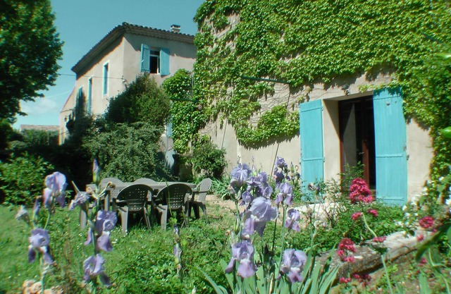 Plain foot of charm 70m ², private garden of 100m ² seen on fountains, plane trees