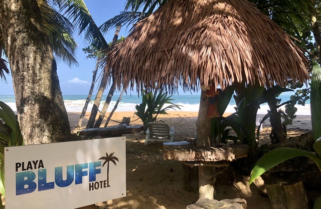 Playa Bluff Hotel
