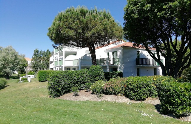 Pleasant vacation spot in a golf course by the ocean
