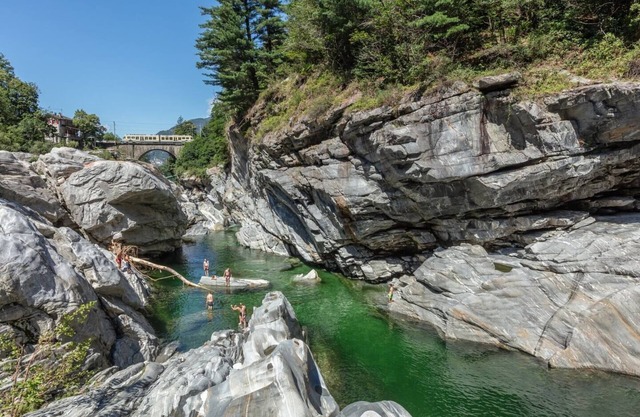Pleasant holiday apartment with a view of nature and the Maggia River