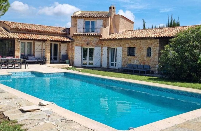 Pleasant house in the south of France for 12 people