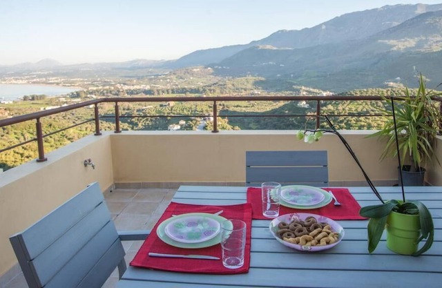 Plum Tree - Exceptional view with pool access