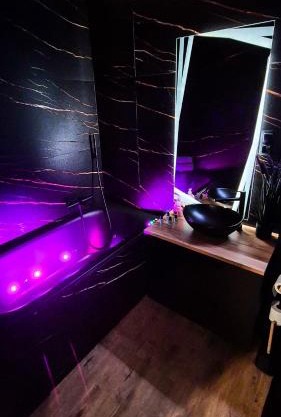 Pod 27- Klimatyzacja,wanna z hydromasażem,garaż