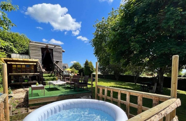 Pod - Sleeps 2 - Jacuzzi - Parking - Garden