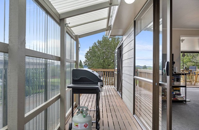 Point Retreat - Lake Rotoiti Holiday Home