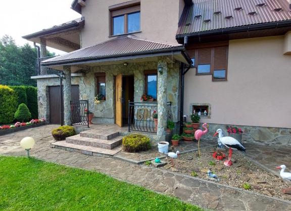 Pokoje w domu na wsi