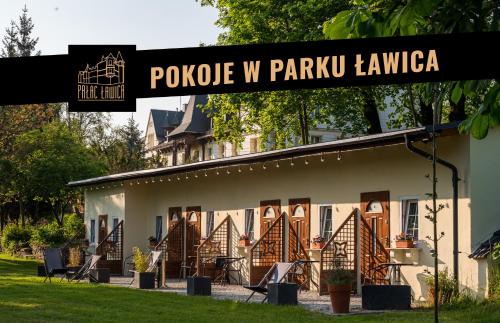 Pokoje w parku i folwarku przy Pałacu Ławica