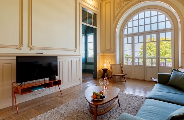Pombaline Building W/Pool - Apt 3 by LovelyStay