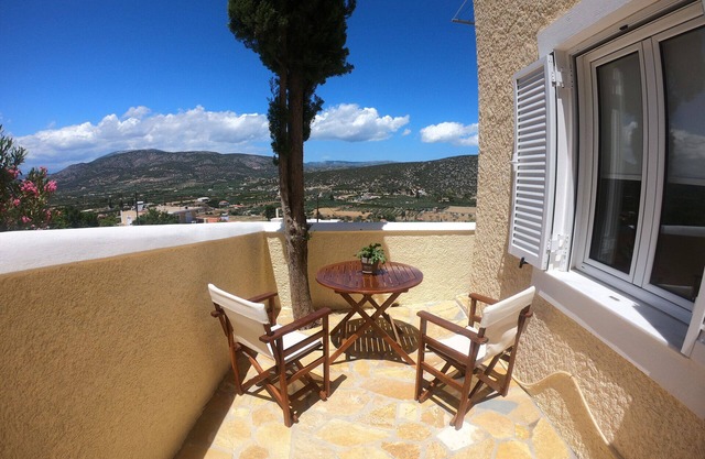 Pomegran: Studio in peaceful area with quality amenities and great views