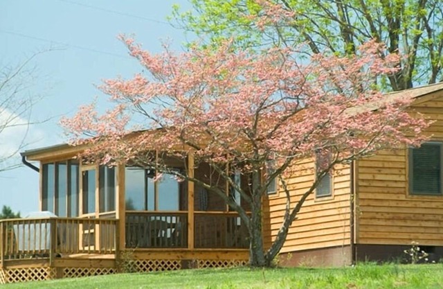 'Pond House' on Huge Horse Farm; Great for Young Families: Escape the City.