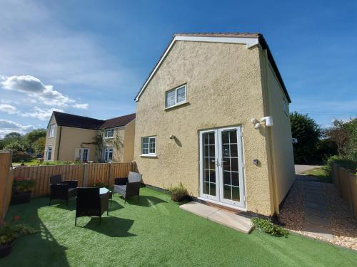 Pond Puddle at Pond Pool Cottage