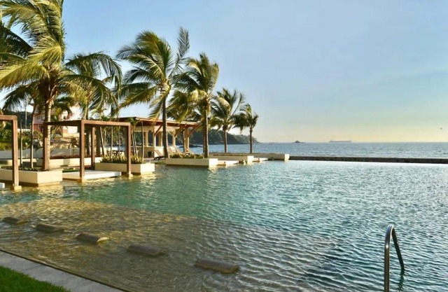 Ponto Horizonte Manzanillo. Best place in Manzanillo! Luxury beach front condo, gorgeous views! Best place you can stay!with up to 8 people.