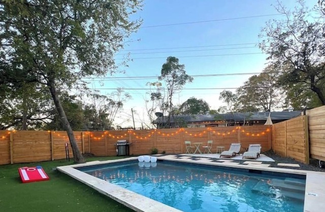 Pool Home Encore Rainey Street-6 minute drive