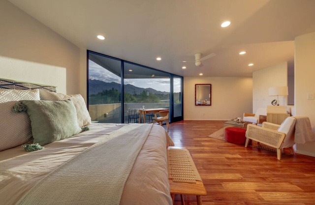 Pool & Hot Tub/3 BR/Stunning/Mountain Views