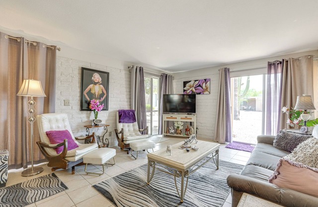 Pool + Hot Tub Access! Chic Condo in Scottsdale