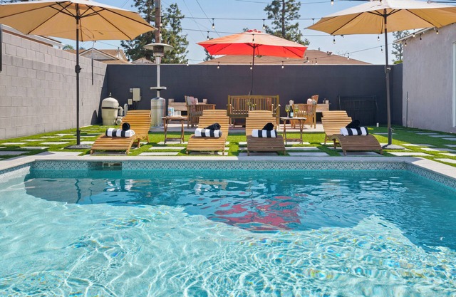 Pool House Retreat near LAX, SoFi, DTLA & Beaches