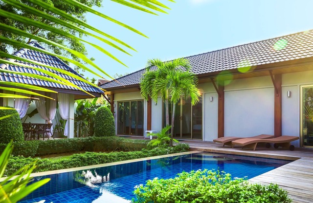 POOL VILLA HENI 3BR NAI HARN BEACH