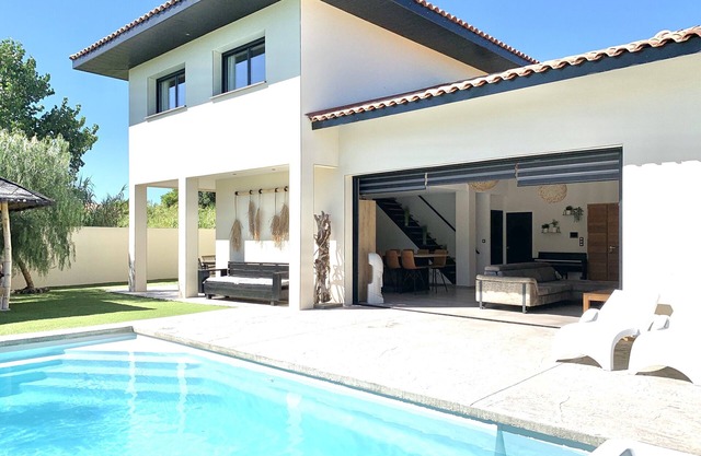 Pool Villa Near Beach