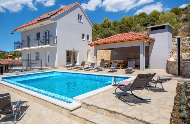 Pool villa with 4 bedrooms