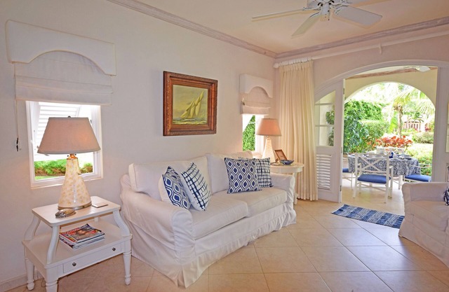 Poolside apartment (2 bed) in exclusive Sugar Hill Resort