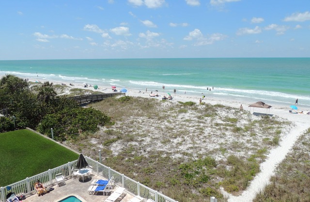 Popular Beachfront Condo w/Pool & Beach Gear Provided, Oceanside Unit 406