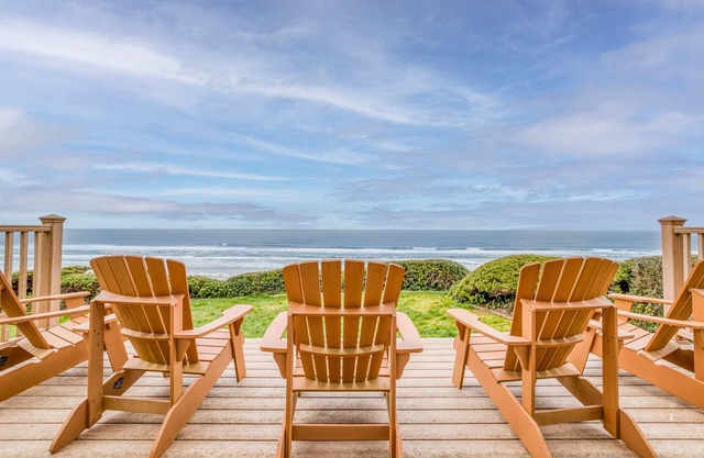 Popular Single-Level Newport Oceanfront w/Panoramic Views, Deck + Fireplace!