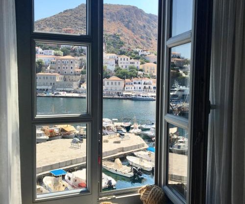 Port Mansion Hydra 1