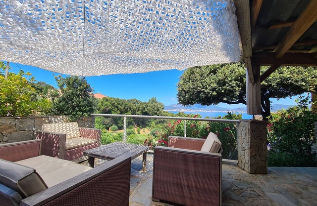 PORTICCIO Superb apartment with a dominant sea view