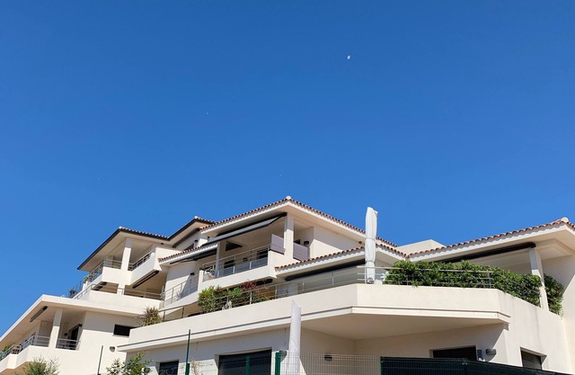 Porticcio, T3 70 m2 with 20 m2 terrace, sea and mountain views