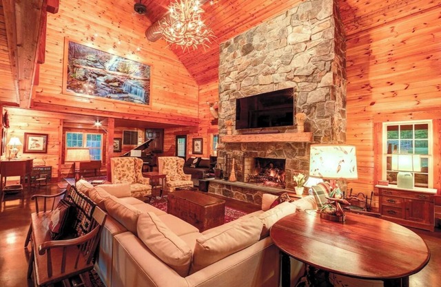 Possum Trot Lodge - Wedding & Event Venue, Lodging for 18, Stone Fireplace